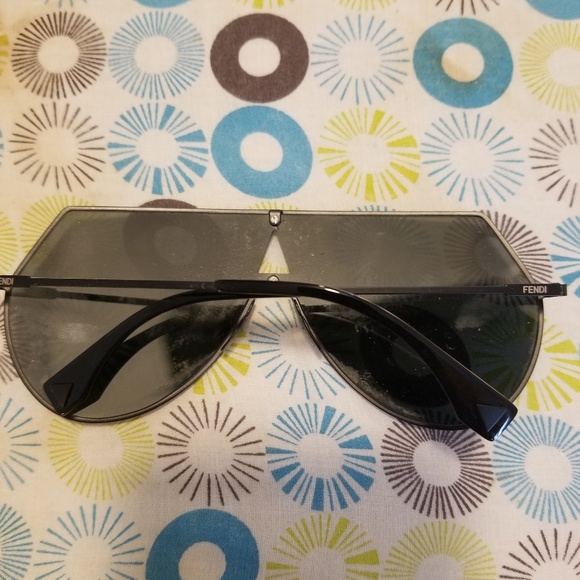 Fendi sunglasses - Picture 2 of 4